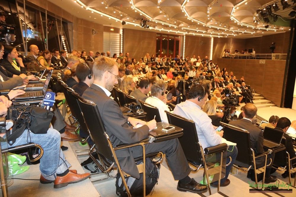 Dziennikarze z całego świata szczelnie wypełnili salę konferencyjną