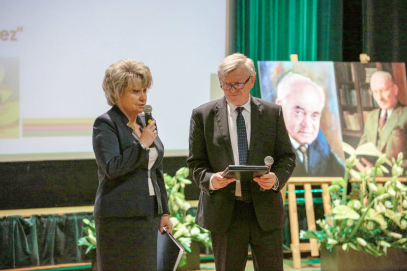 Spotkanie jubileuszowe prowadzili prof dr hab. Małgorzata Korbin dyrektor IO oraz prof. dr hab. Kazimierz Tomala 