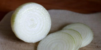 Dlaczego warto jeść cebulę?