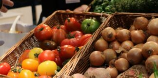 Jak i gdzie kupujemy warzywa i owoce?