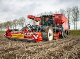 Nowy kombajn samobieżny do ziemniaków od Dewulf kombajn samojezdny do ziemniaków