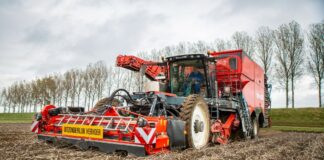 Nowy kombajn samobieżny do ziemniaków od Dewulf kombajn samojezdny do ziemniaków