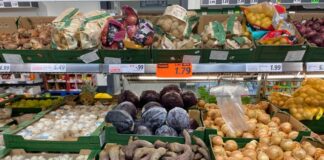 Najpierw krzywe buraki, teraz tanie ziemniaki