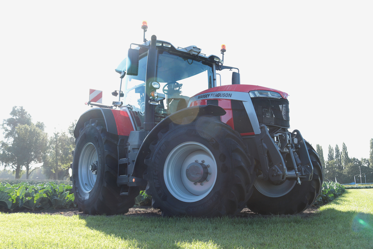 Massey Ferguson 8S.225