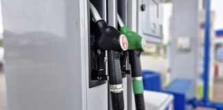 Paliwa tanieją, ale nie na stacjach!