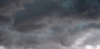 Zmiany w pogodzie. Czy będzie złota czy ponura jesień? Deszcz