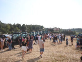 Maszyny do uprawy warzyw na pokazach maszyny rolnicze